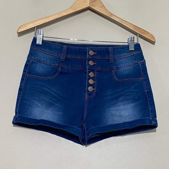 NWOT TINSENTOWN || Womans Stretch High rise butt lift jeans shorts size 5 - Picture 1 of 4